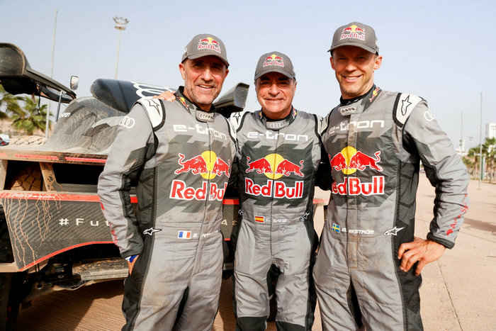 3. 奥迪车手stéphane peterhansel, carlos sainz, mattias ekstr_m.jpg